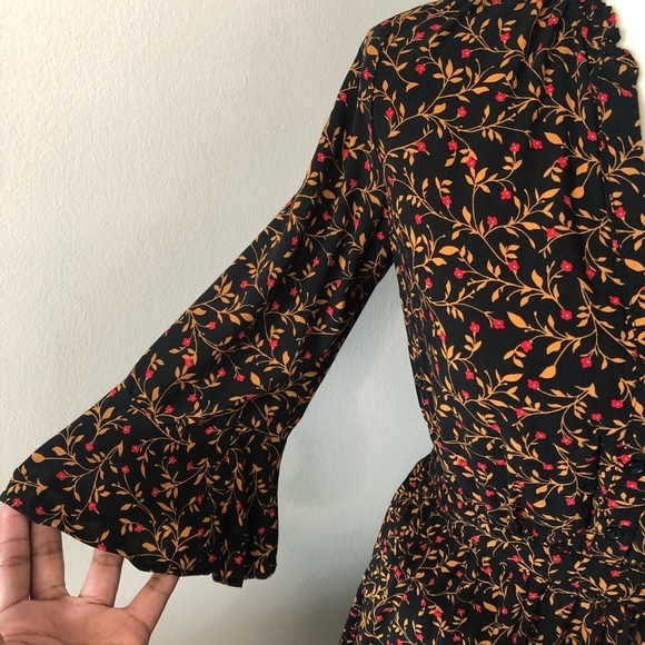 Old Navy Floral V-Neck Midi Dress - Picture 6 of 11